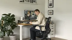 Nový trend: chytrý stůl s nastavitelnou výškou. Proč ho právě teď potřebujete