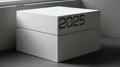 Bílá krabice s nápisem 2025 ve světlé místnosti, moderní minimalistický design